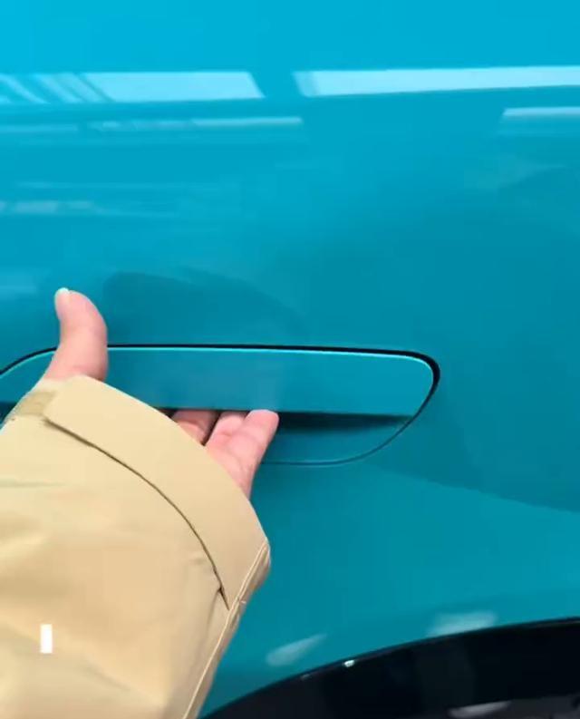 车企大屏内卷算盘全碎！工信部一纸禁令，戳穿了谁的科技谎言？