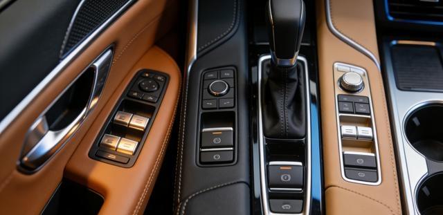 车企大屏内卷算盘全碎！工信部一纸禁令，戳穿了谁的科技谎言？-有驾