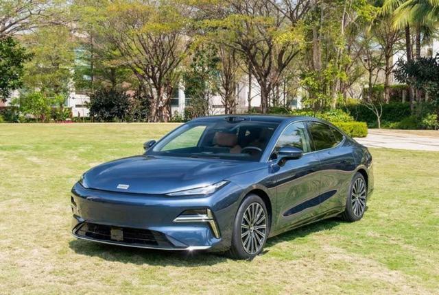 这下要排队买吉利了！C级车跌至8万多，续航1500km，连续月销破万