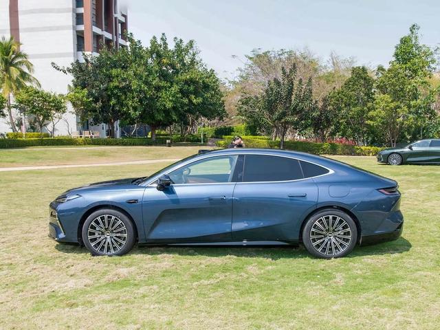 这下要排队买吉利了!C级车跌至8万多,续航1500km,连续月销破万-有驾