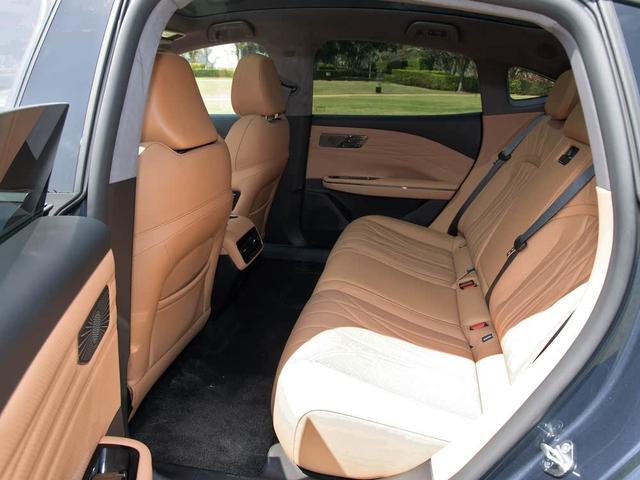 这下要排队买吉利了!C级车跌至8万多,续航1500km,连续月销破万-有驾