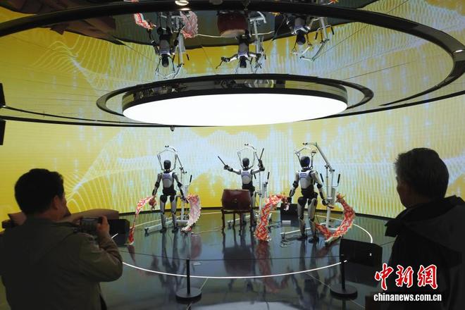 探访河南首家人形机器人4S店