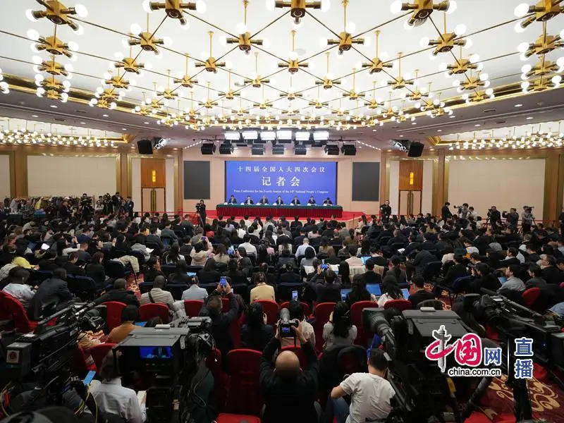 央行行长：继续推动地方政府剥离融资平台的政府融资功能，转型为市场化经营主体