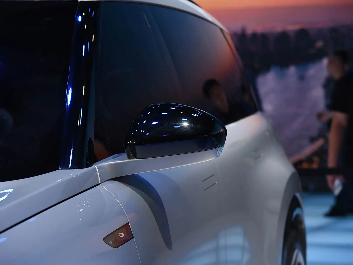 大众全新新能源大型SUV来了,车长超5米2,5.6s破百