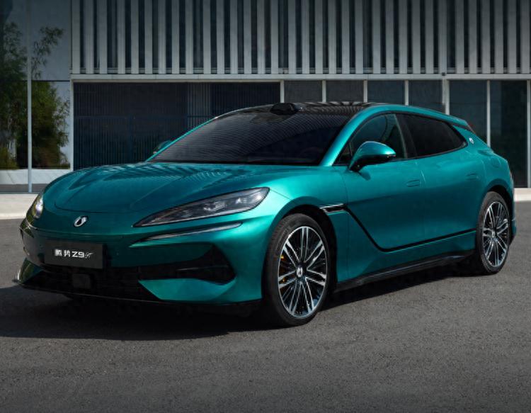 比亚迪掀桌了！纯电续航超1000公里，这下还焦虑吗？