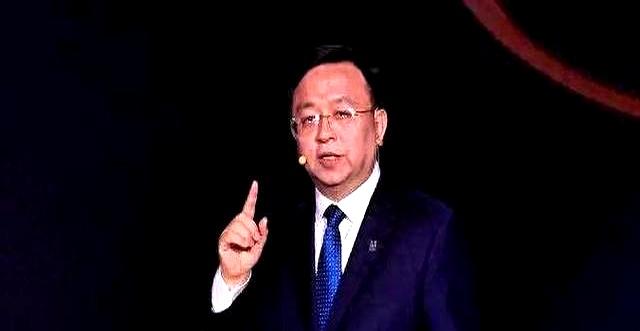 比亚迪凌晨放大招！液态电池硬抗固态，1006公里5分钟补能400公里-有驾