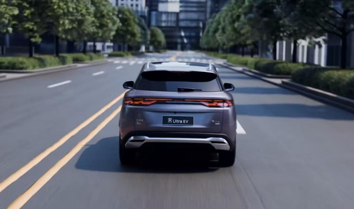 搭载天神之眼B+第二代兆瓦闪充，比亚迪宋Ultra EV 15.5万元起__搭载天神之眼B+第二代兆瓦闪充，比亚迪宋Ultra EV 15.5万元起