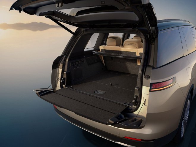 定位全尺寸旗舰SUV 领克900大五座版官宣亮相