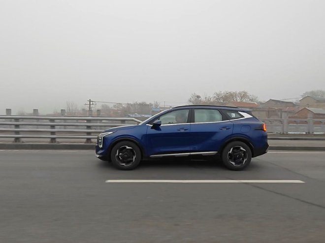 颜值实力双在线 试驾起亚狮铂拓界