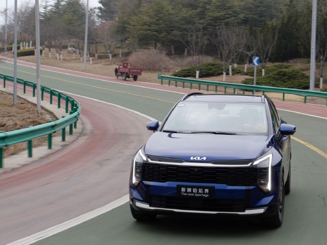 颜值实力双在线 试驾起亚狮铂拓界