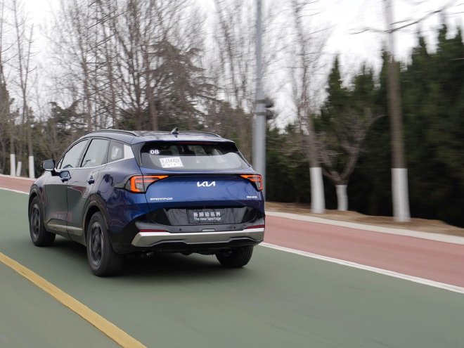 颜值实力双在线 试驾起亚狮铂拓界