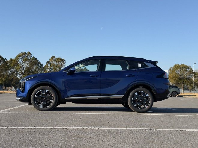 颜值实力双在线 试驾起亚狮铂拓界