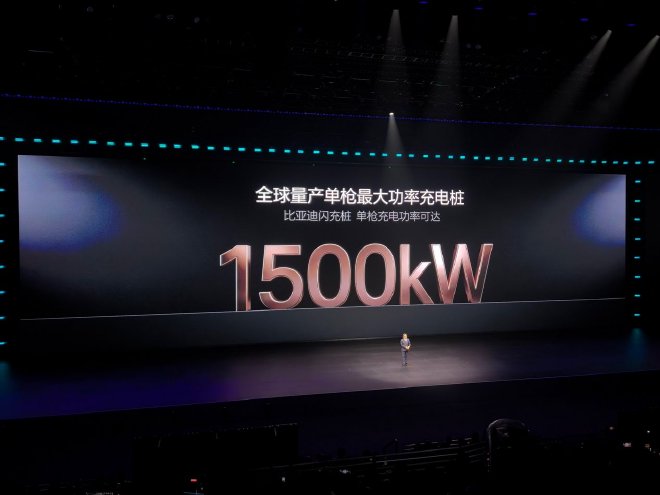 比亚迪正式发布第二代刀片电池及闪充技术