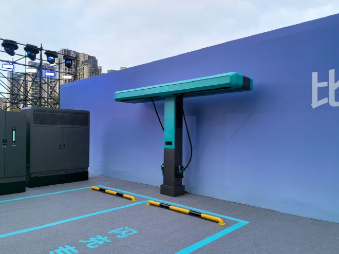 比亚迪正式发布第二代刀片电池及闪充技术