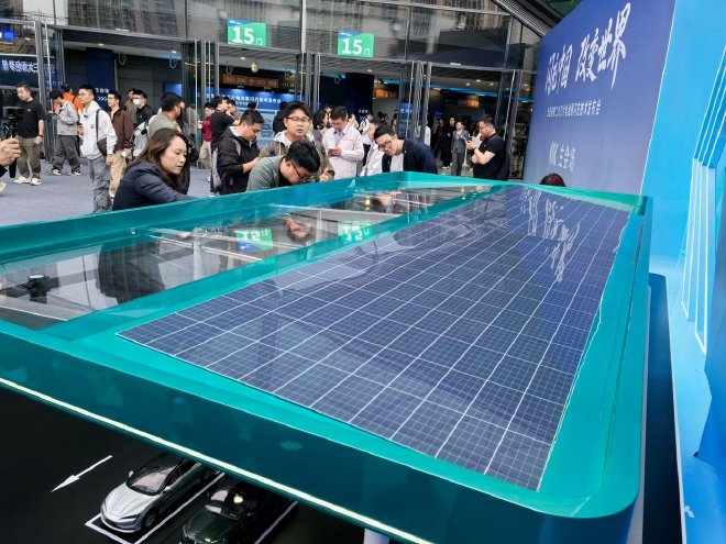 比亚迪正式发布第二代刀片电池及闪充技术