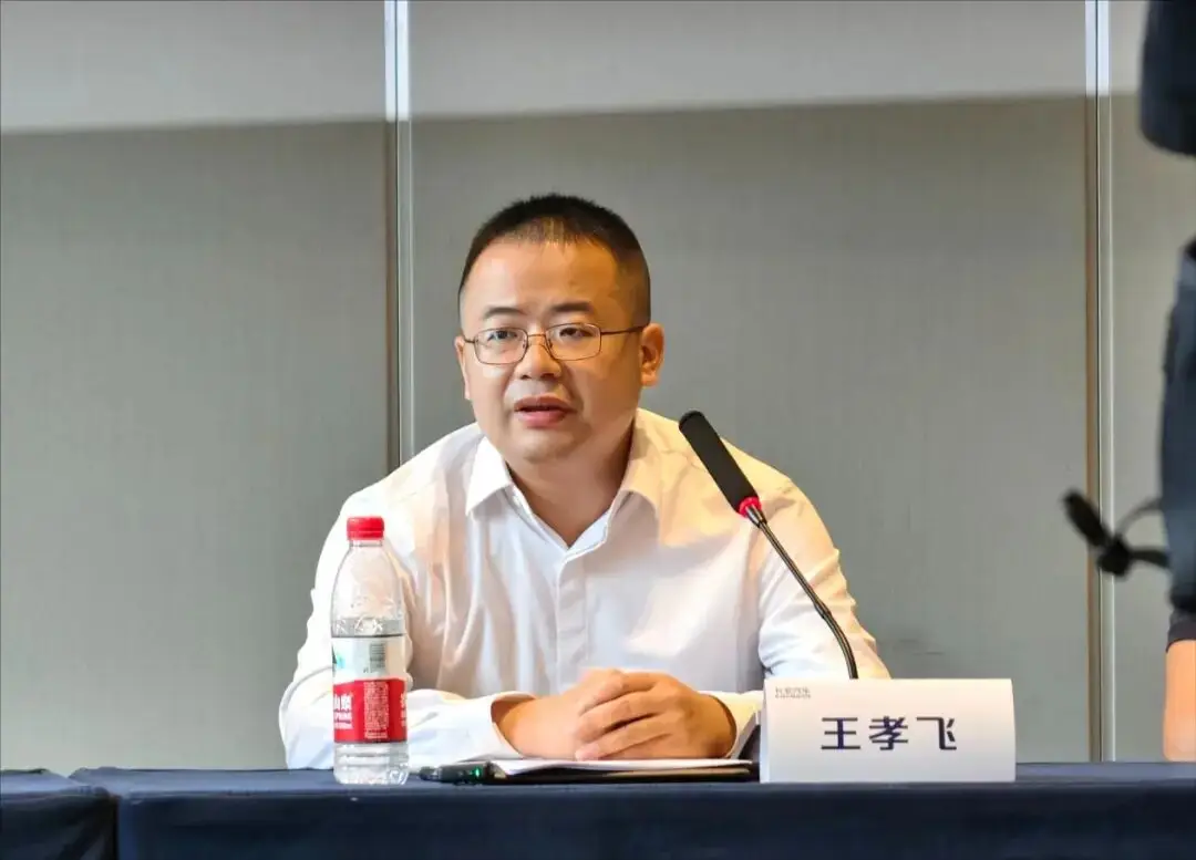 吴亦凡乘高铁遭堵__福特道路救援电话多少