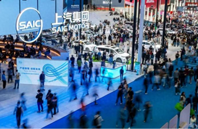 从“造车”到“懂你”：上汽的用户逻辑，重写大型车企的转型剧本