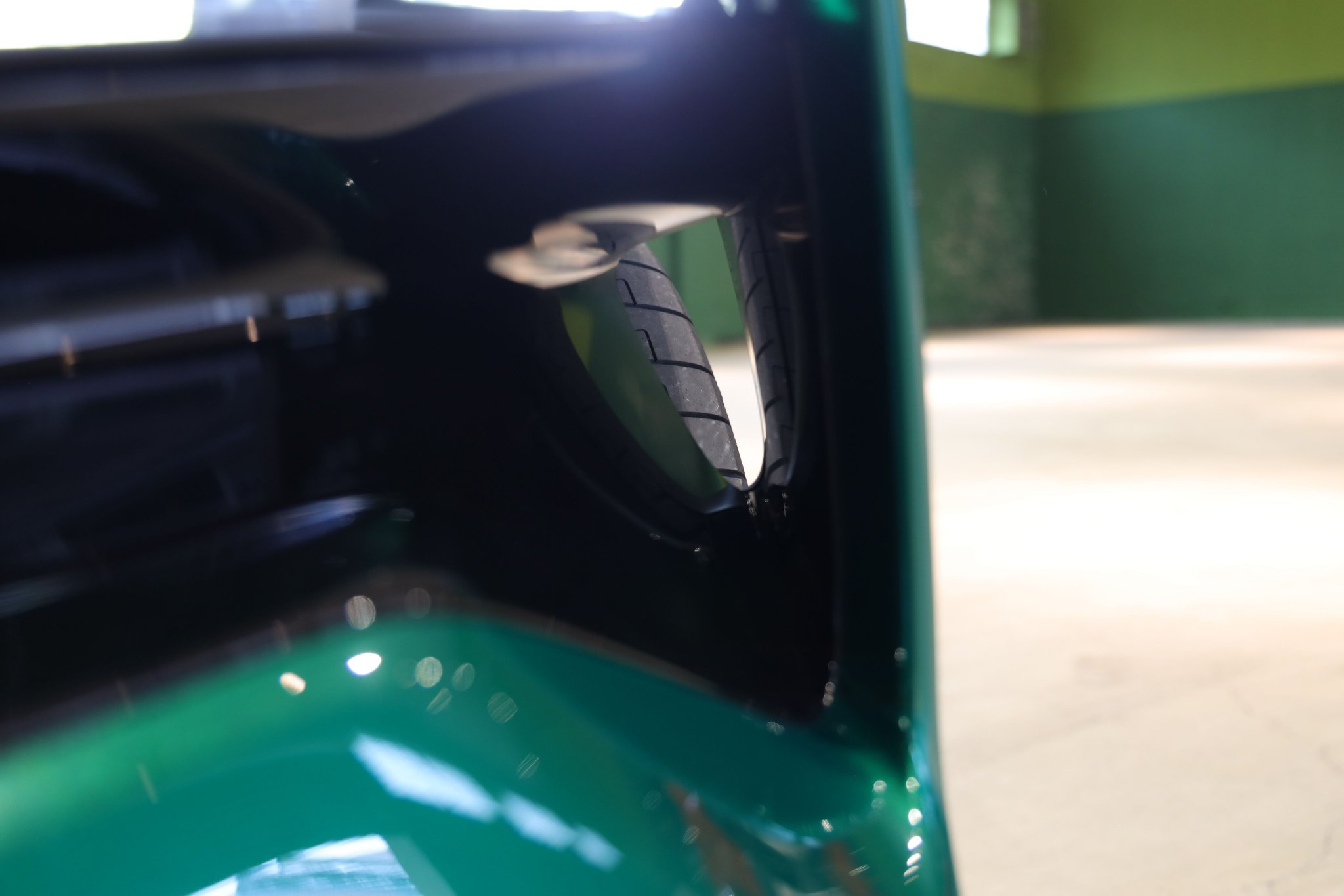 前保险杠两侧导流槽