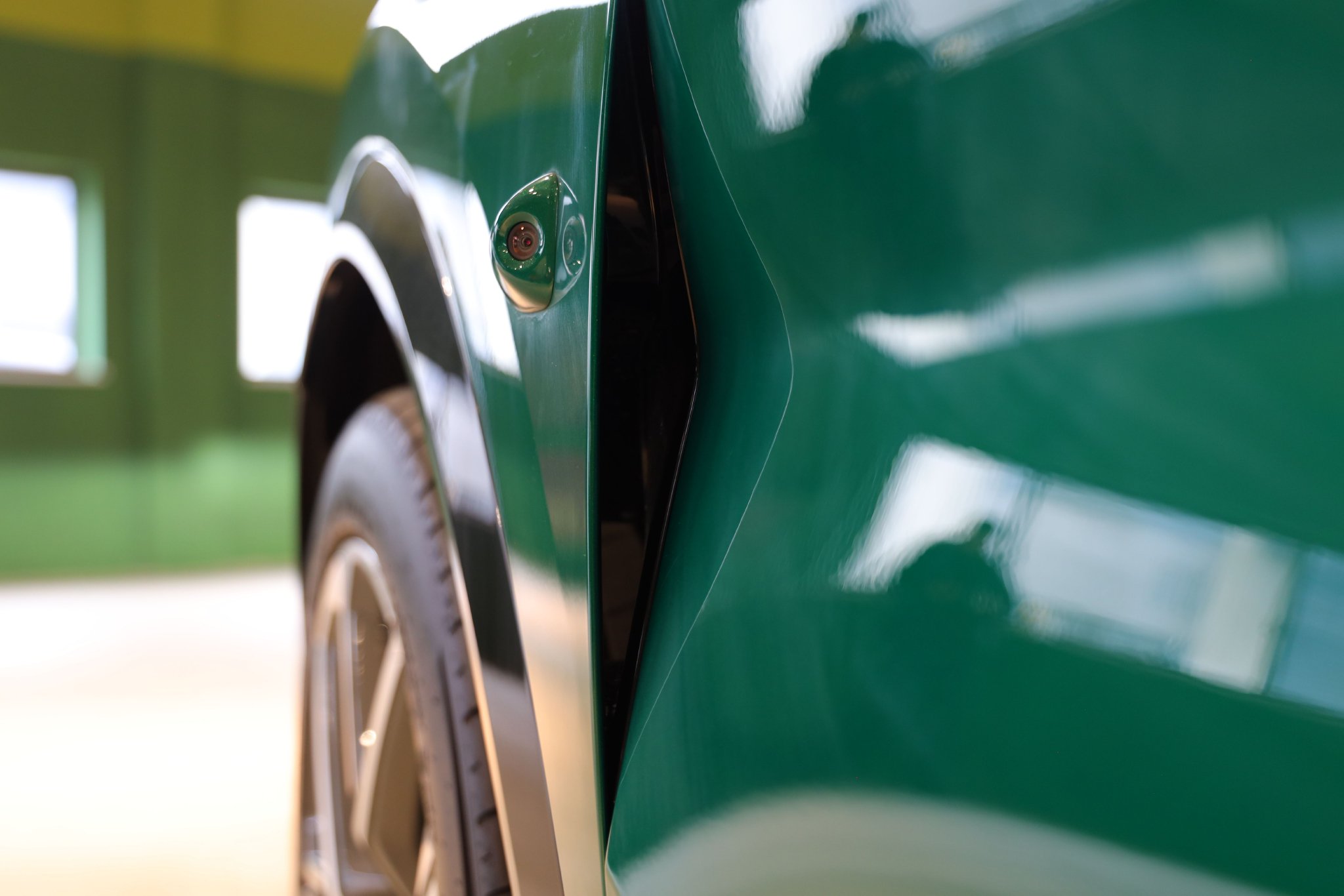 前翼子板导流槽